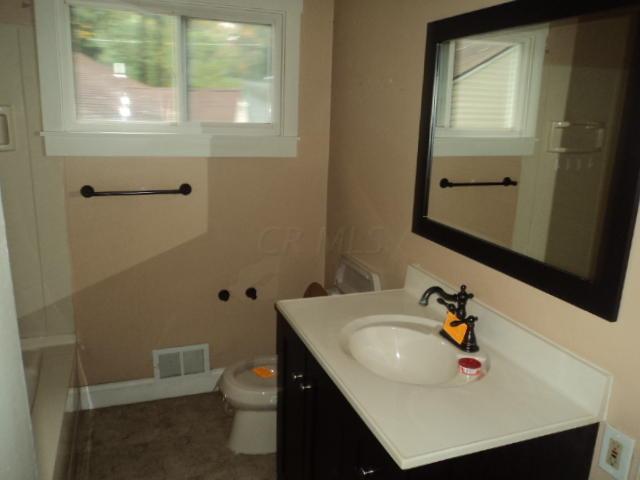1163 Lockwood Road Columbus, OH 43227 - Photo 7 of 10