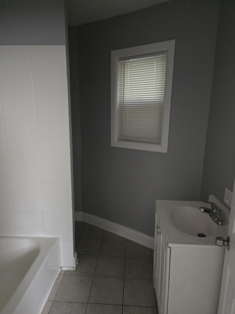 5621 South Green Street Chicago, IL 60621 - Photo 8 of 24