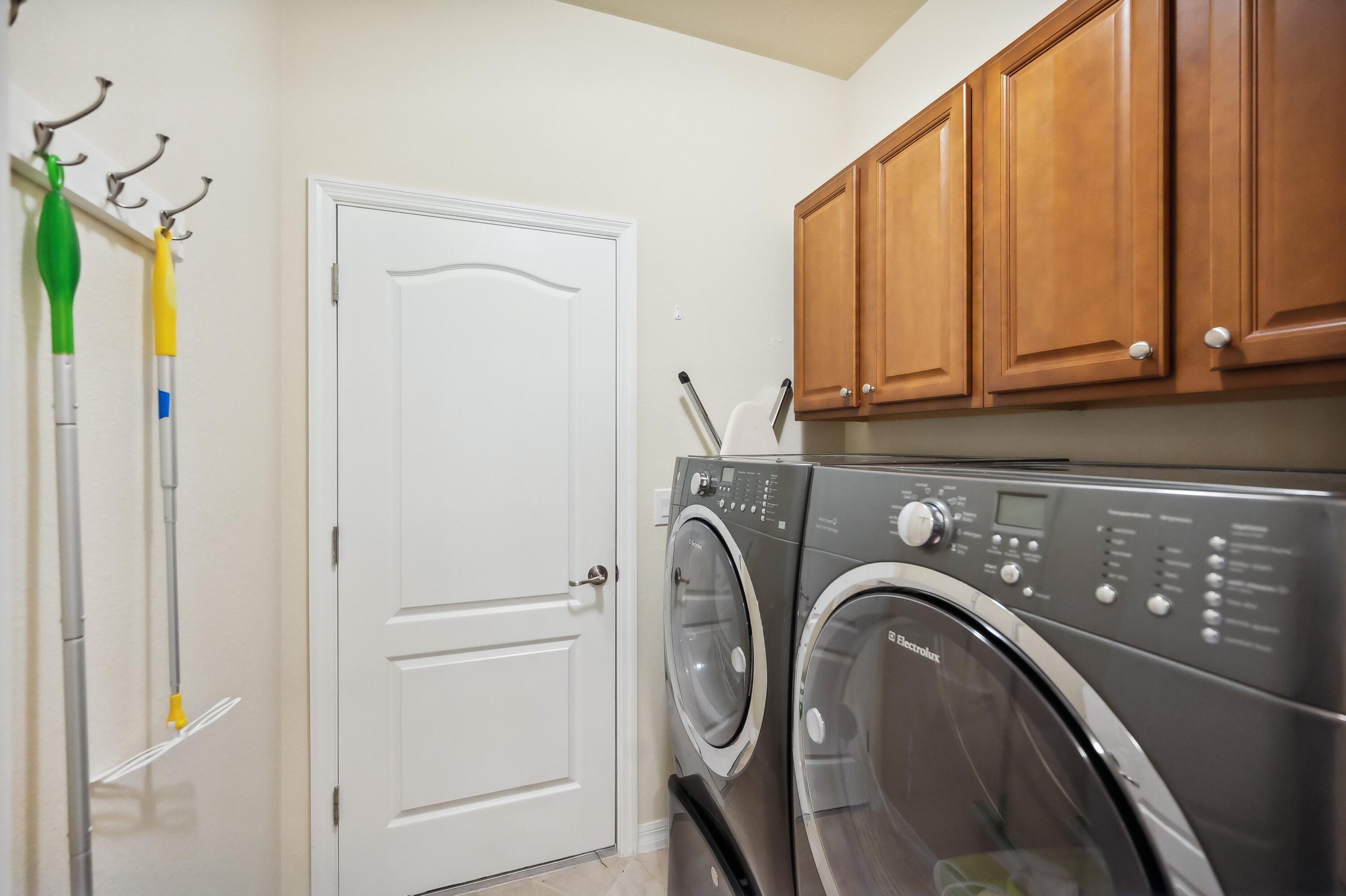 3833 Ruby Way Naples, FL 34114 - Photo 31 of 31 a utility room with dryer and washer