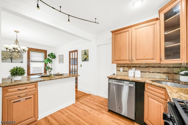 1046 Falls Terrace Union, NJ 07083 - Photo 13 of 29