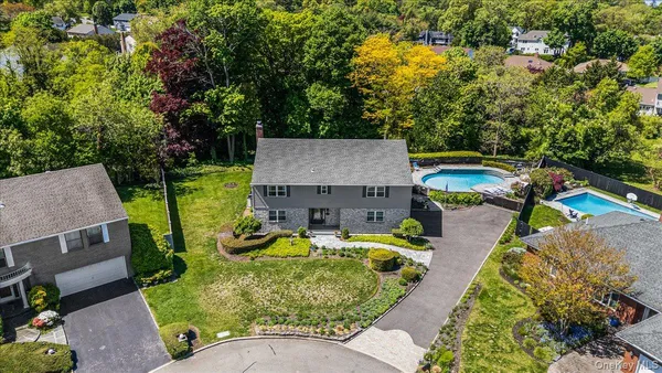 $1,489,000 | 4 High Court, Bayville, NY 11709