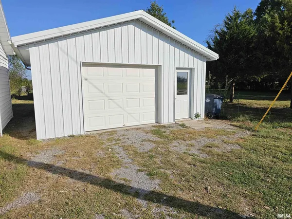 $84,500 | 233 N Us Hwy 45, Cisne, IL 62823
