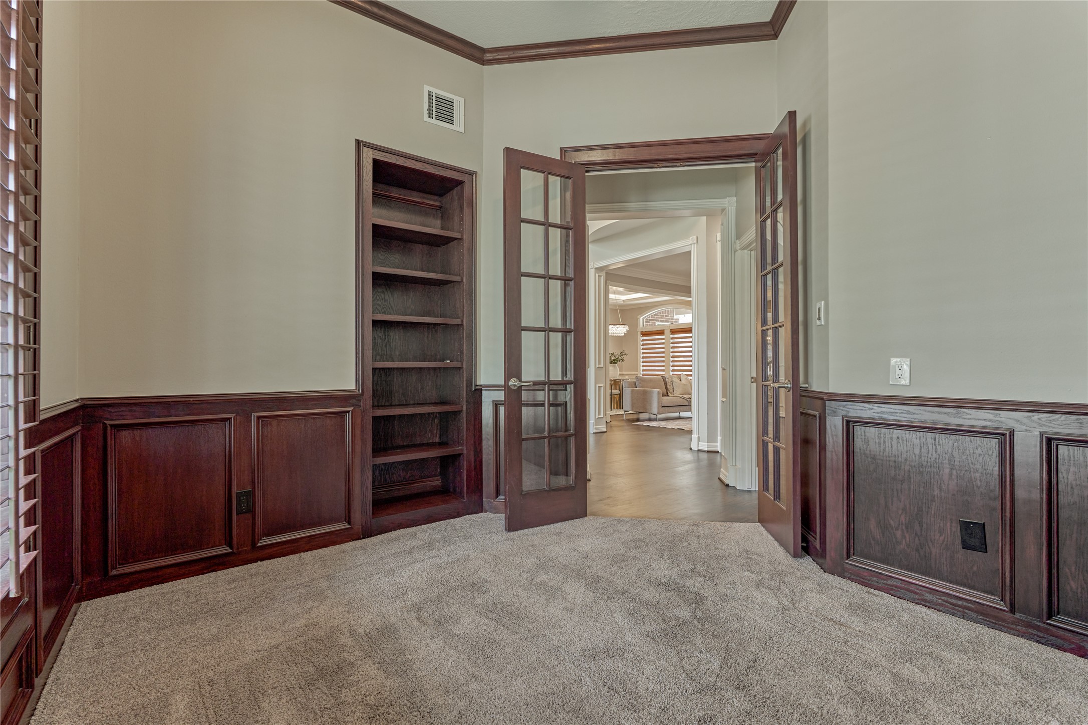 7 Gentry Oak Court Spring, TX 77381 - Photo 11 of 50 a view of a livingroom with furniture and closet