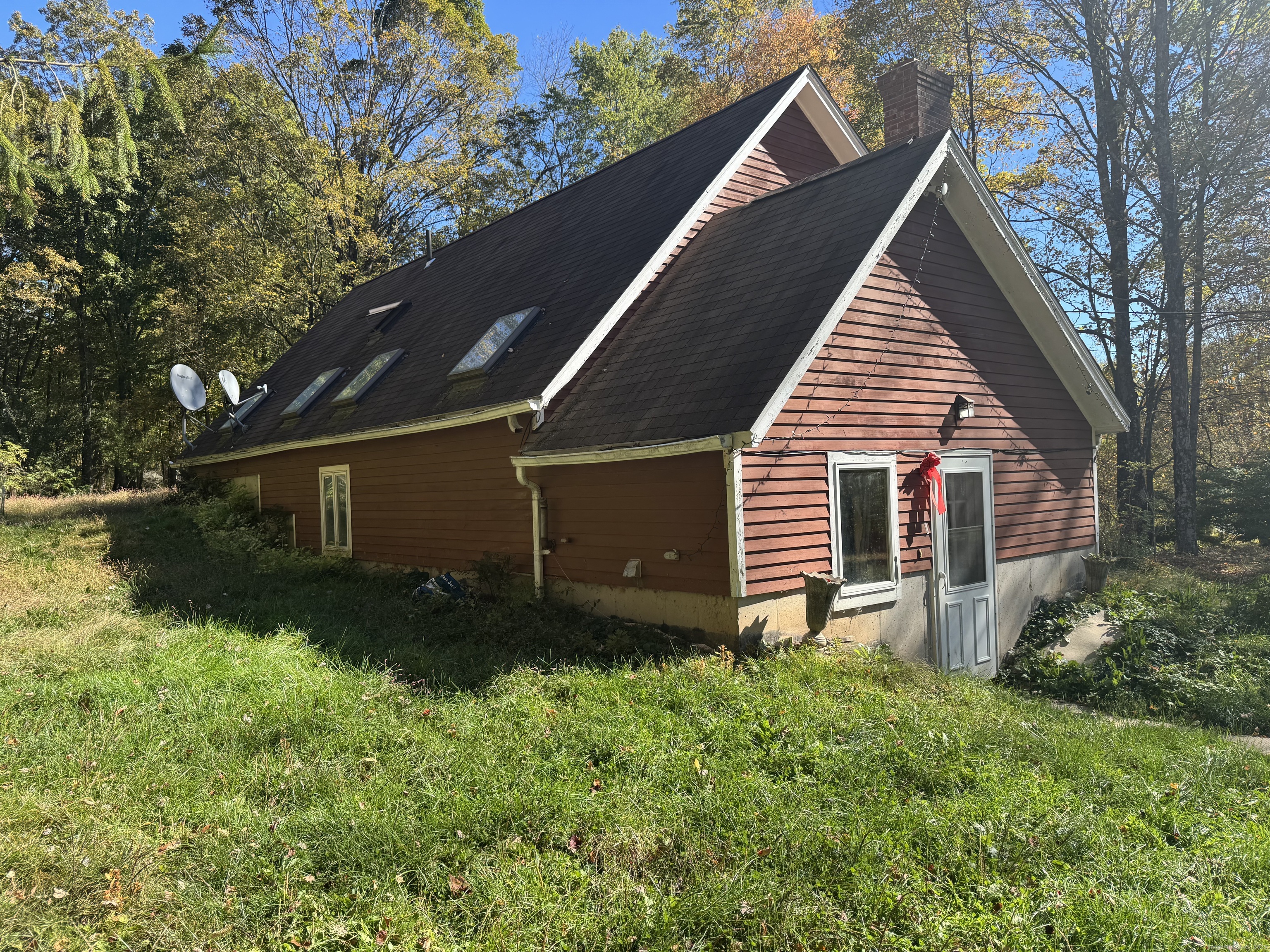 121 Gracey Road Canton, CT 06019 - Photo 3 of 19