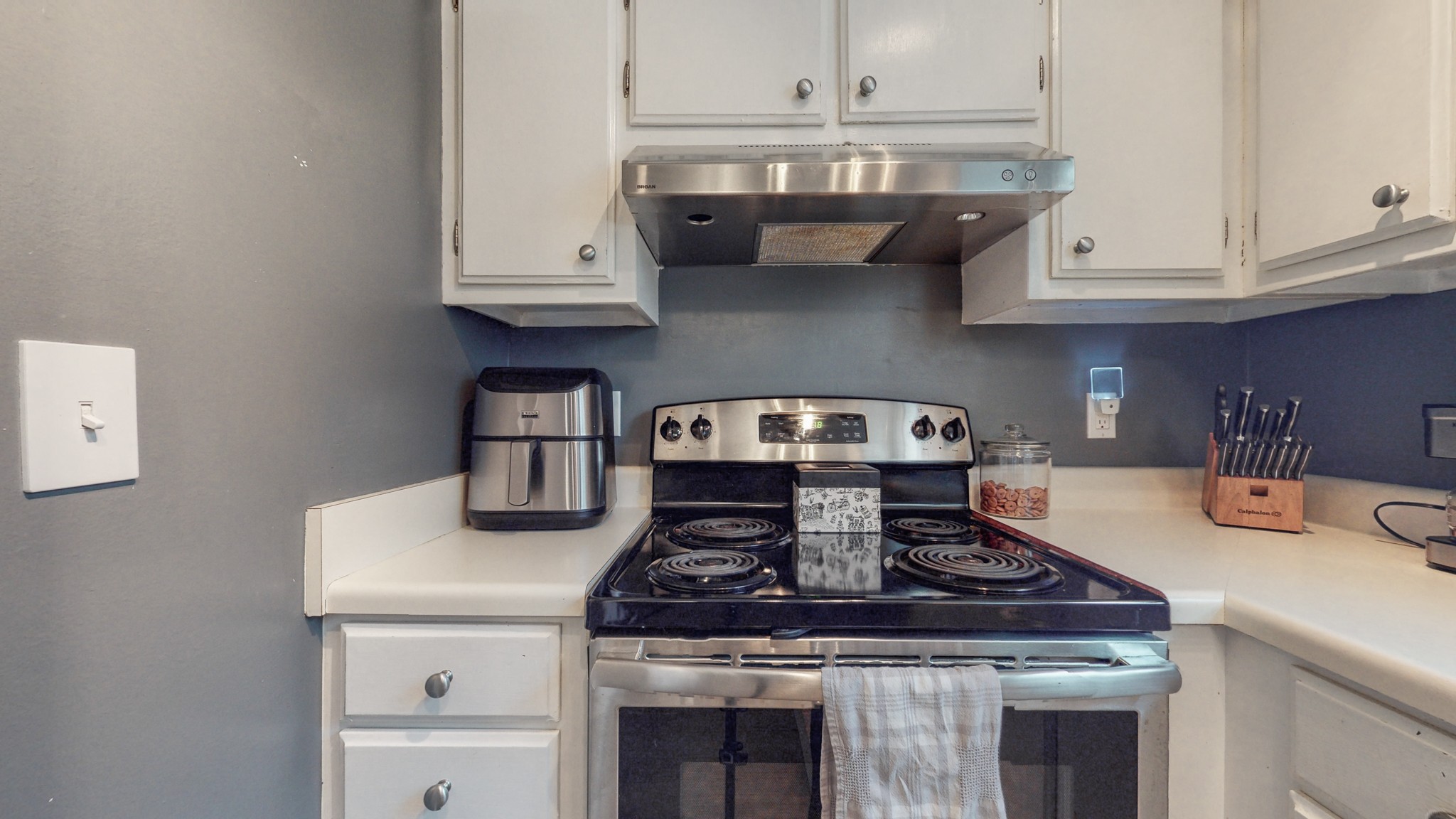 209 Dockside Court Hermitage, TN 37076 - Photo 7 of 43 a kitchen with stainless steel appliances granite countertop a stove and a white cabinets