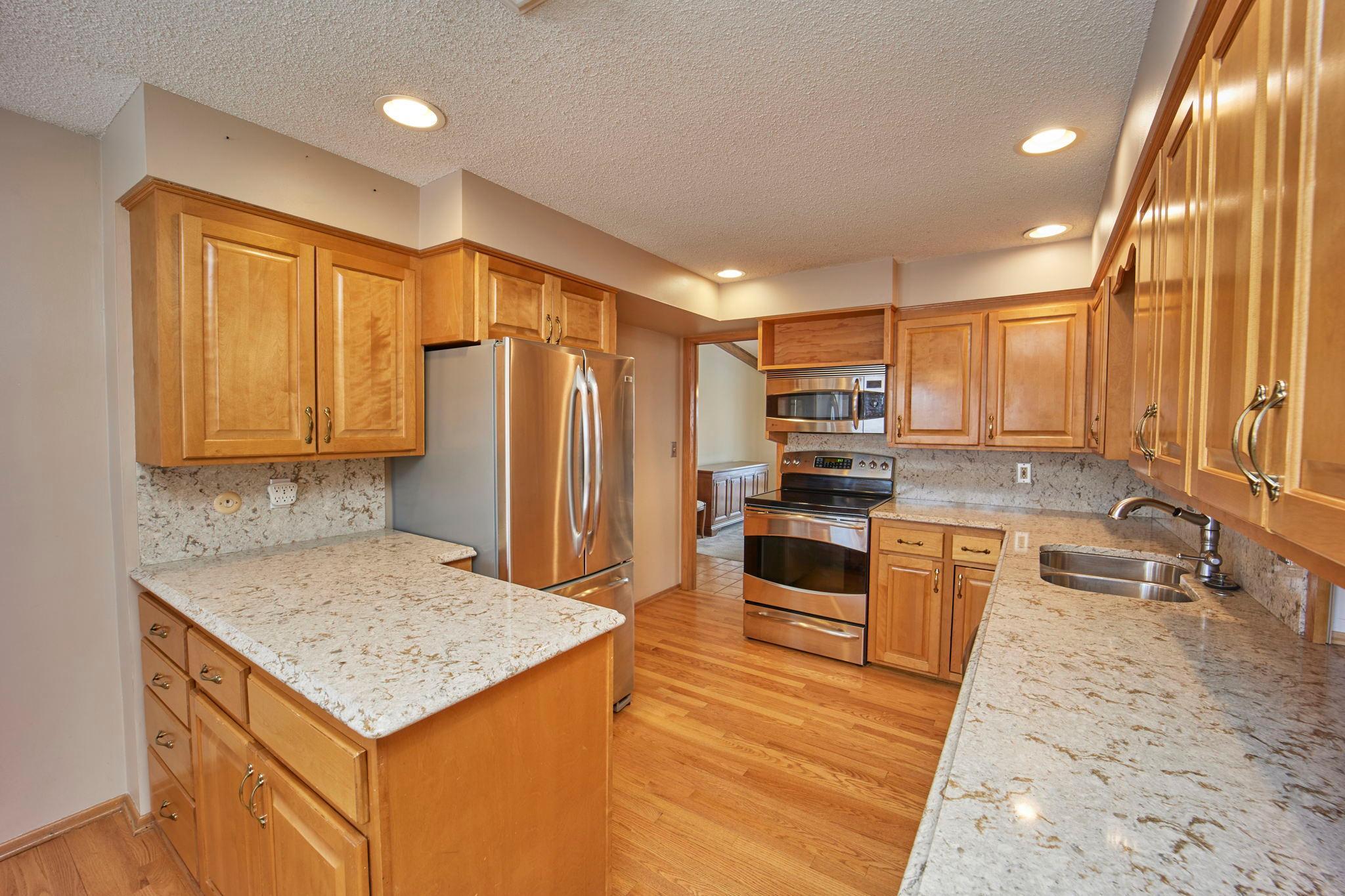 612 21st Street Northeast Rochester, MN 55906 - Photo 12 of 39