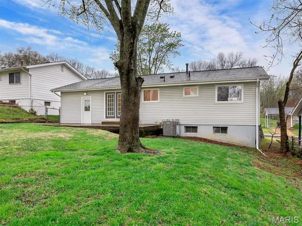 $275,000 | 708 Vanderville Drive, Fenton, MO 63026