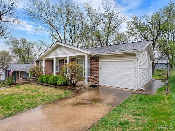 $275,000 | 708 Vanderville Drive, Fenton, MO 63026