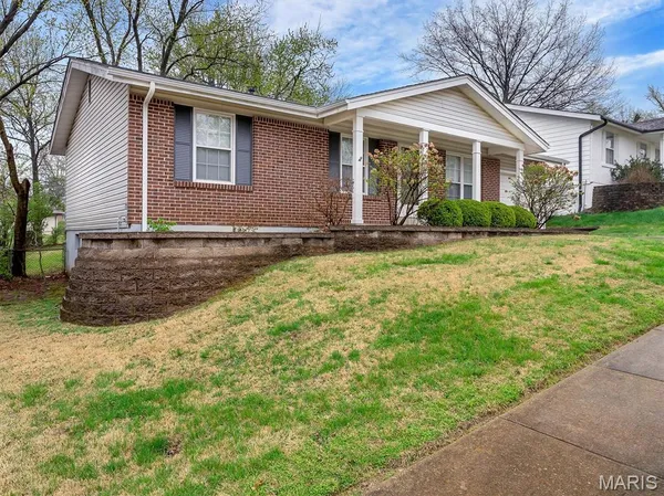 $275,000 | 708 Vanderville Drive, Fenton, MO 63026