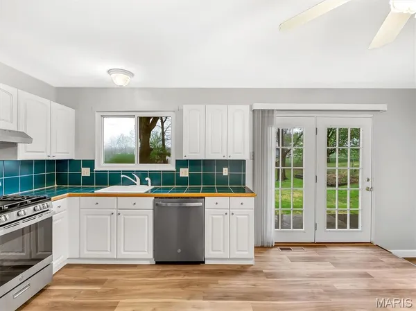 $275,000 | 708 Vanderville Drive, Fenton, MO 63026