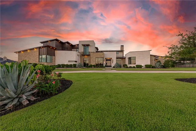 a view of a house with a big yard