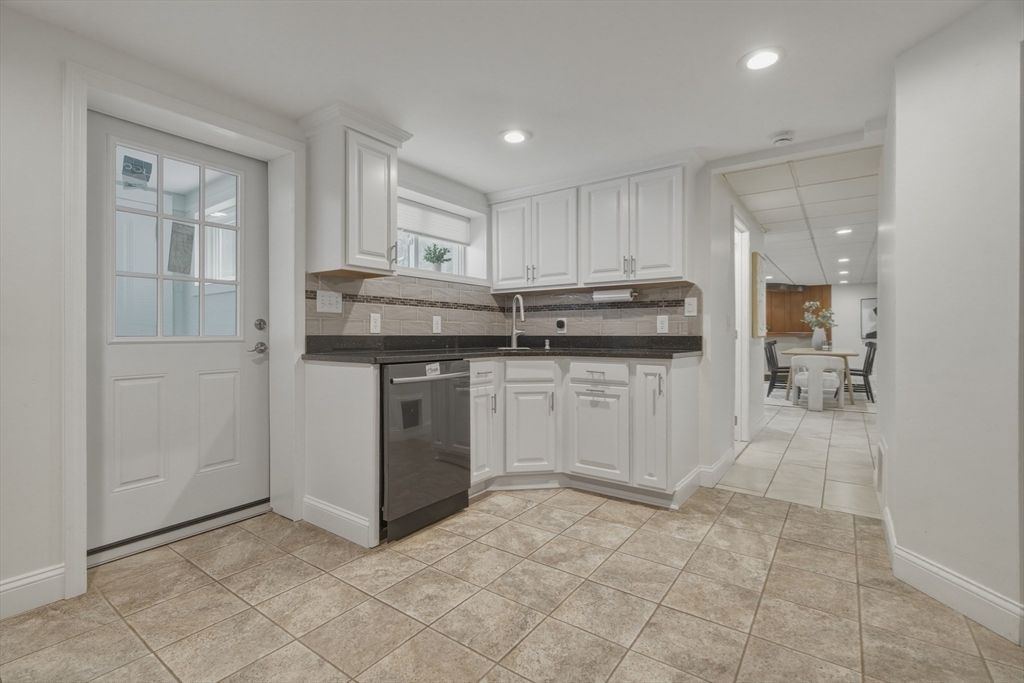 4 Gowing Road Wilmington, MA 01887 - Photo 8 of 32 Gallery Image 8