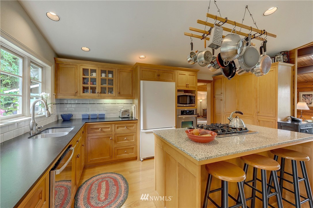 2522 240th Street Southeast Bothell, WA 98021 - Photo 10 of 25
