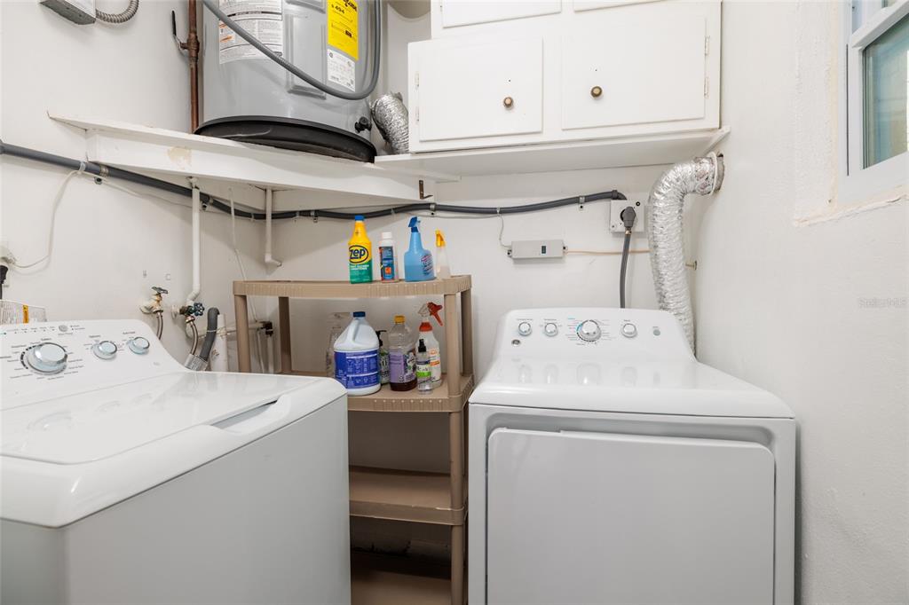 13877 94th Avenue North Seminole, FL 33776 - Photo 21 of 44 a utility room with dryer and washer