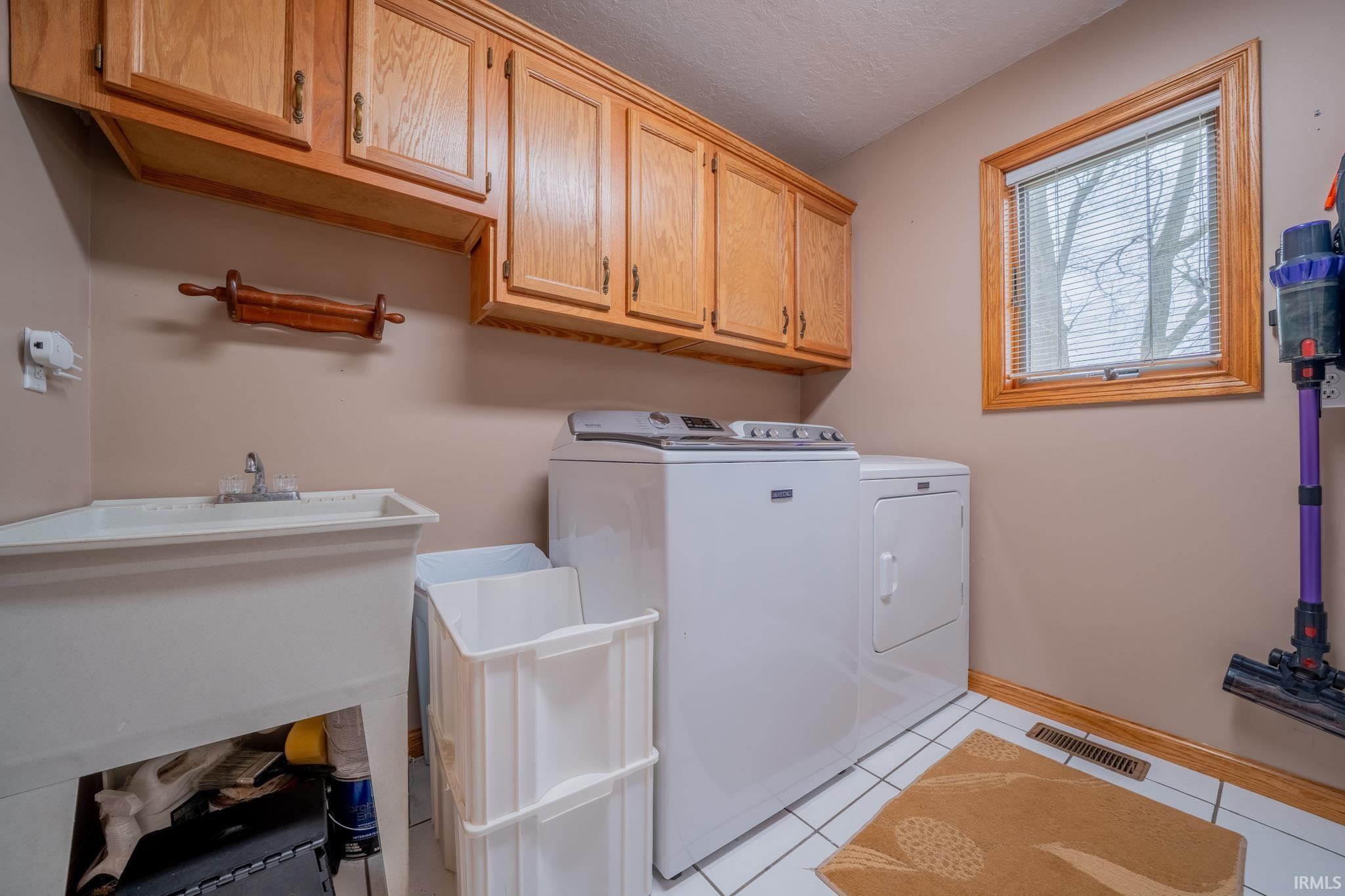 628 Wes Way Sweetser, IN 46987 - Photo 28 of 36