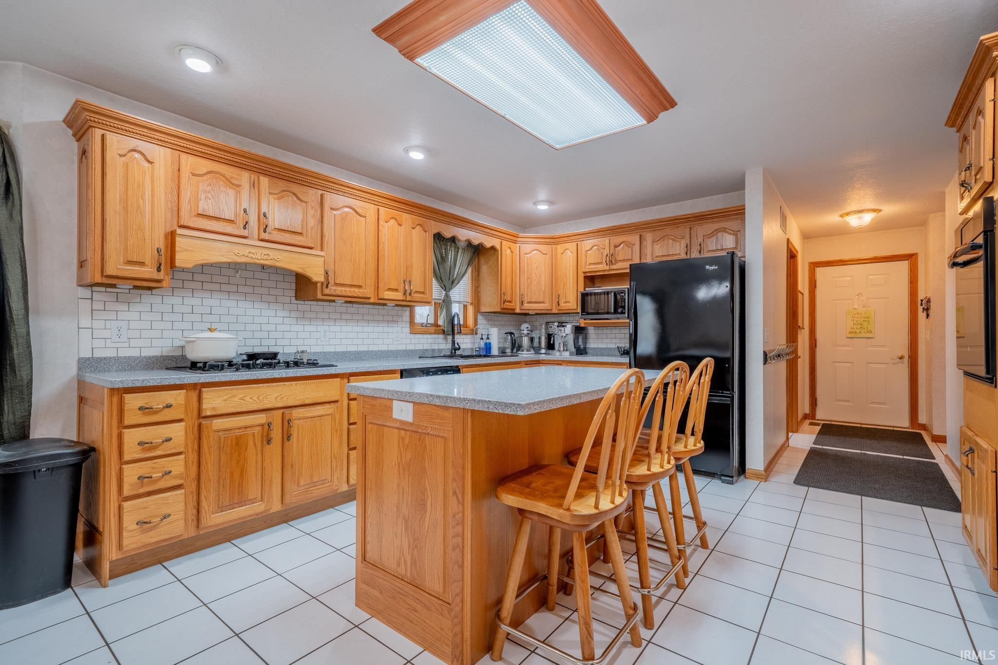 628 Wes Way Sweetser, IN 46987 - Photo 3 of 36