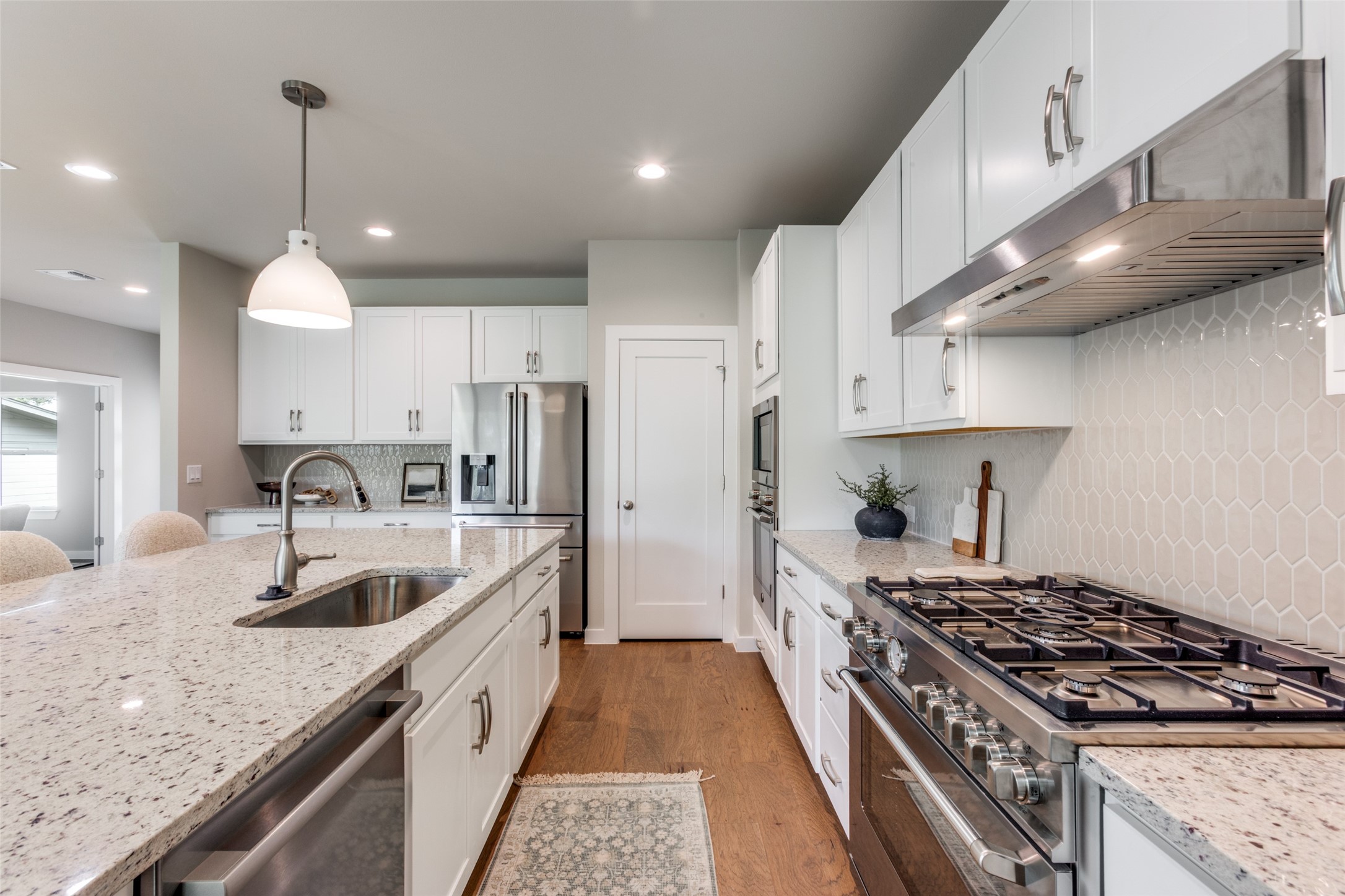 8012 Gault Street Austin, TX 78757 - Photo 13 of 47
