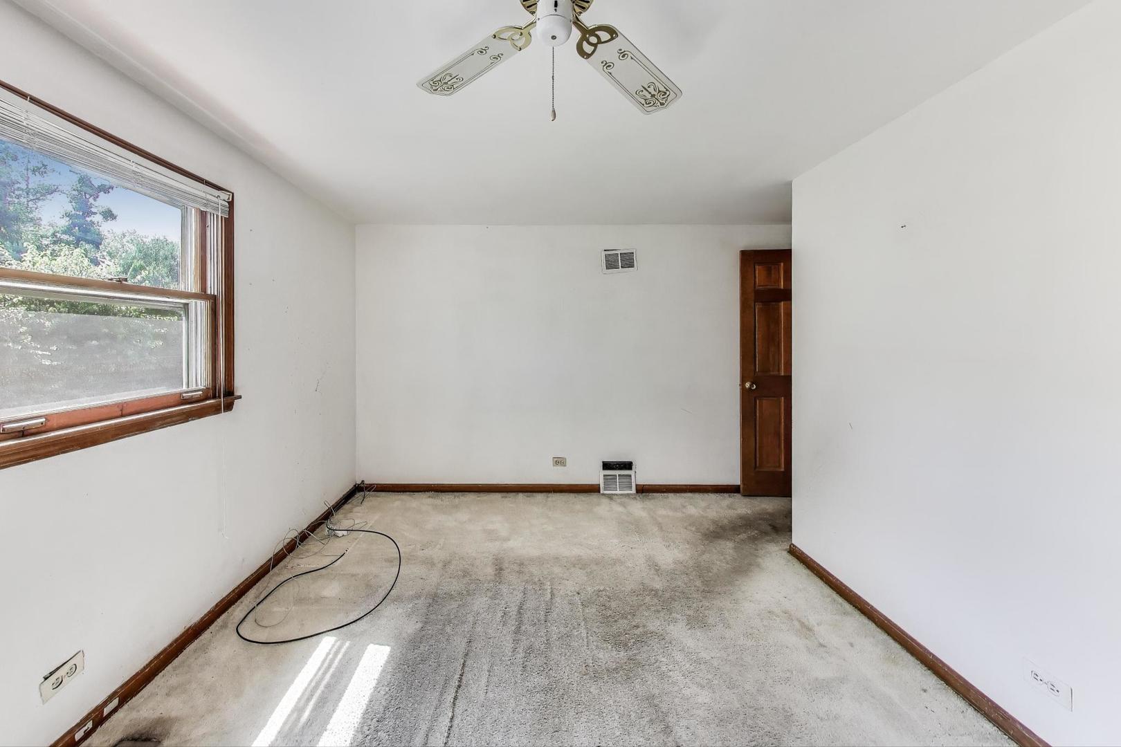 3509 Lawson Road Glenview, IL 60026 - Photo 21 of 54 a view of room with window and ceiling fan