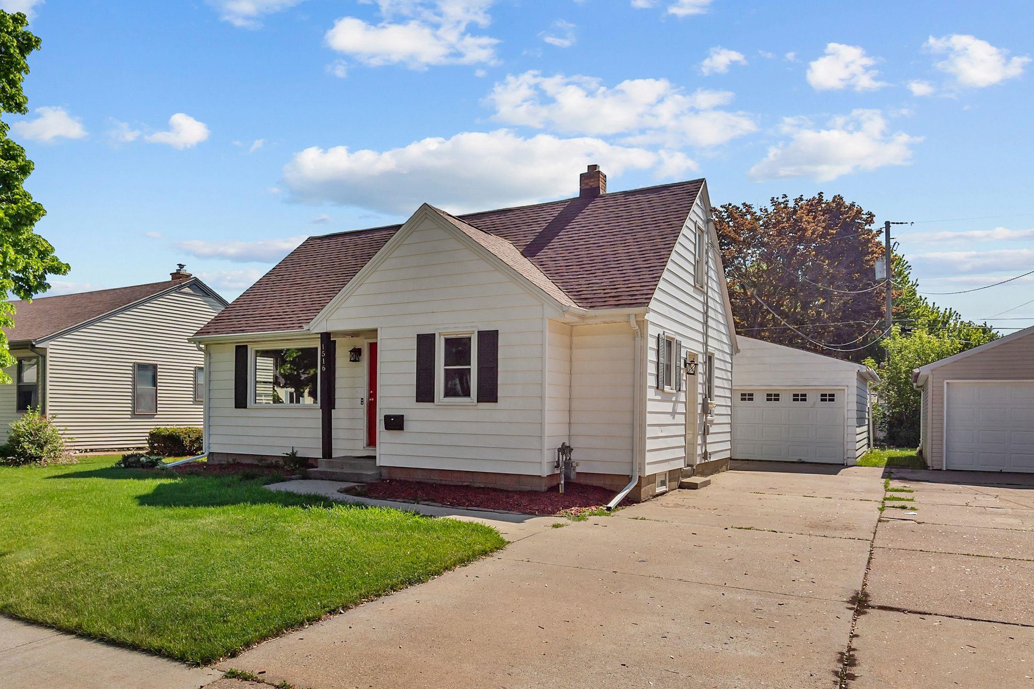 1516 Rugby Street Oshkosh, WI 54902 - Photo 2 of 40