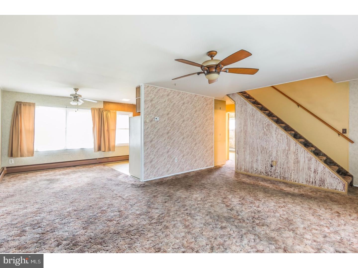37 Quiet Road Levittown, PA 19057 - Photo 3 of 19 Living Room