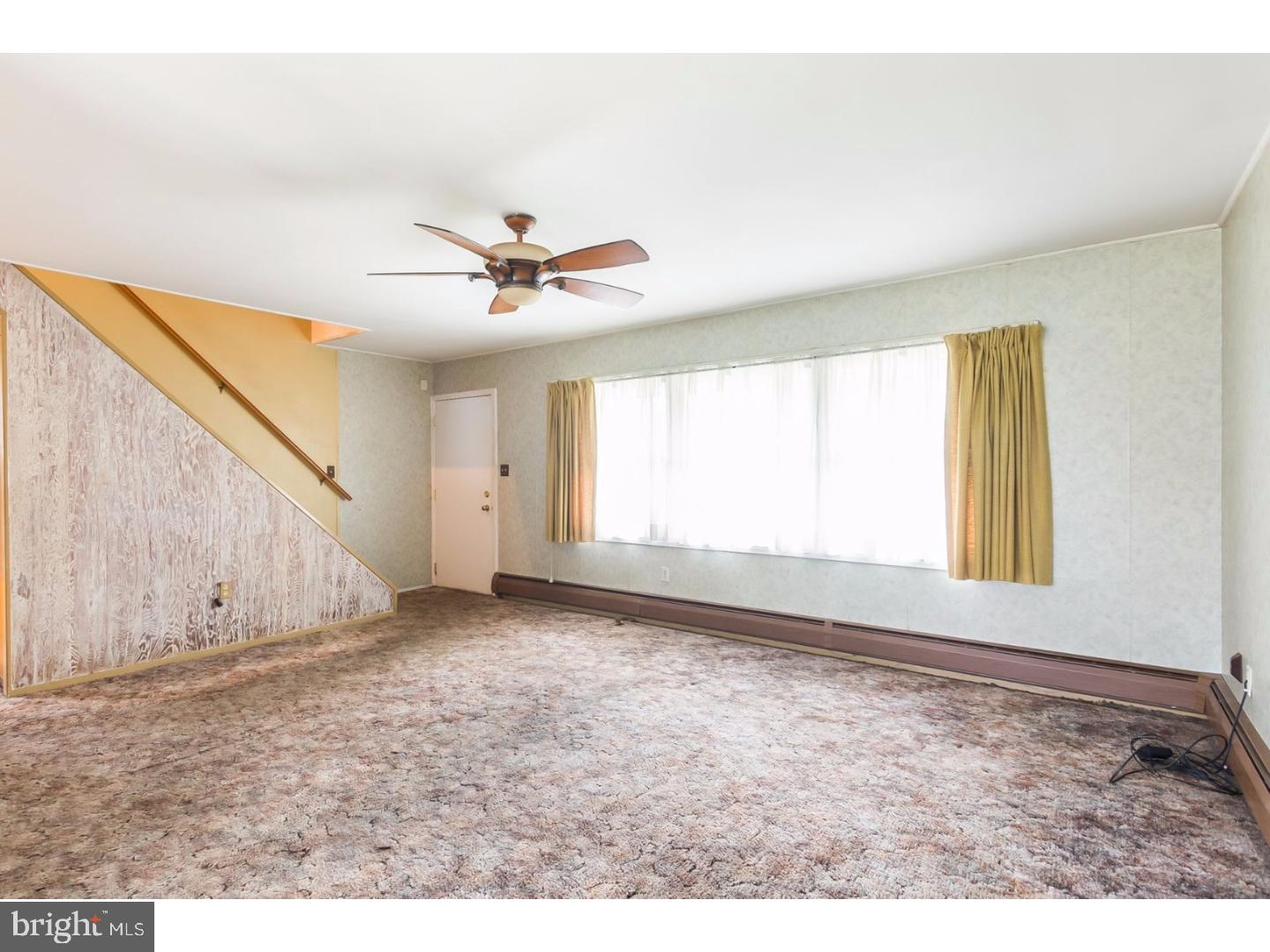37 Quiet Road Levittown, PA 19057 - Photo 4 of 19 Living Room
