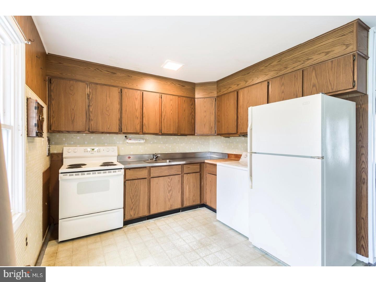 37 Quiet Road Levittown, PA 19057 - Photo 6 of 19 Kitchen