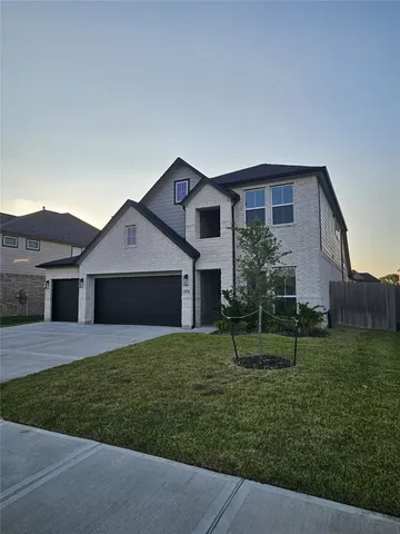 a view of a house with a big yard