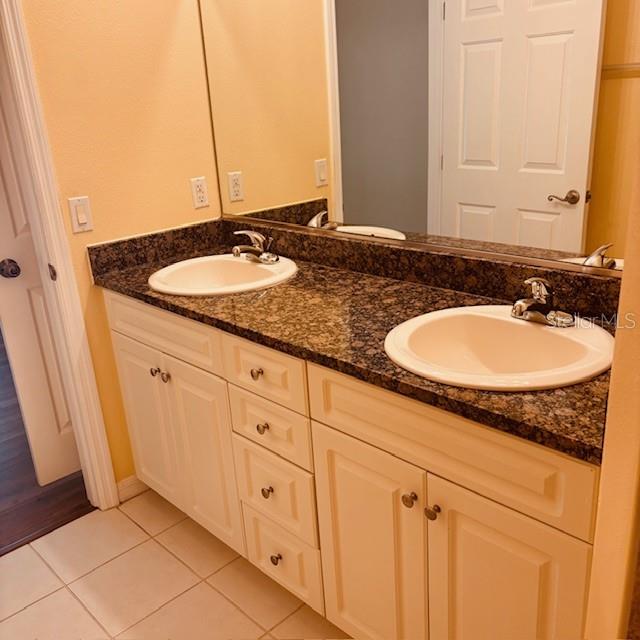 925 East Rembrandt Way, Unit 104 Inverness, FL 34453 - Photo 16 of 36 a bathroom with a sink and a mirror