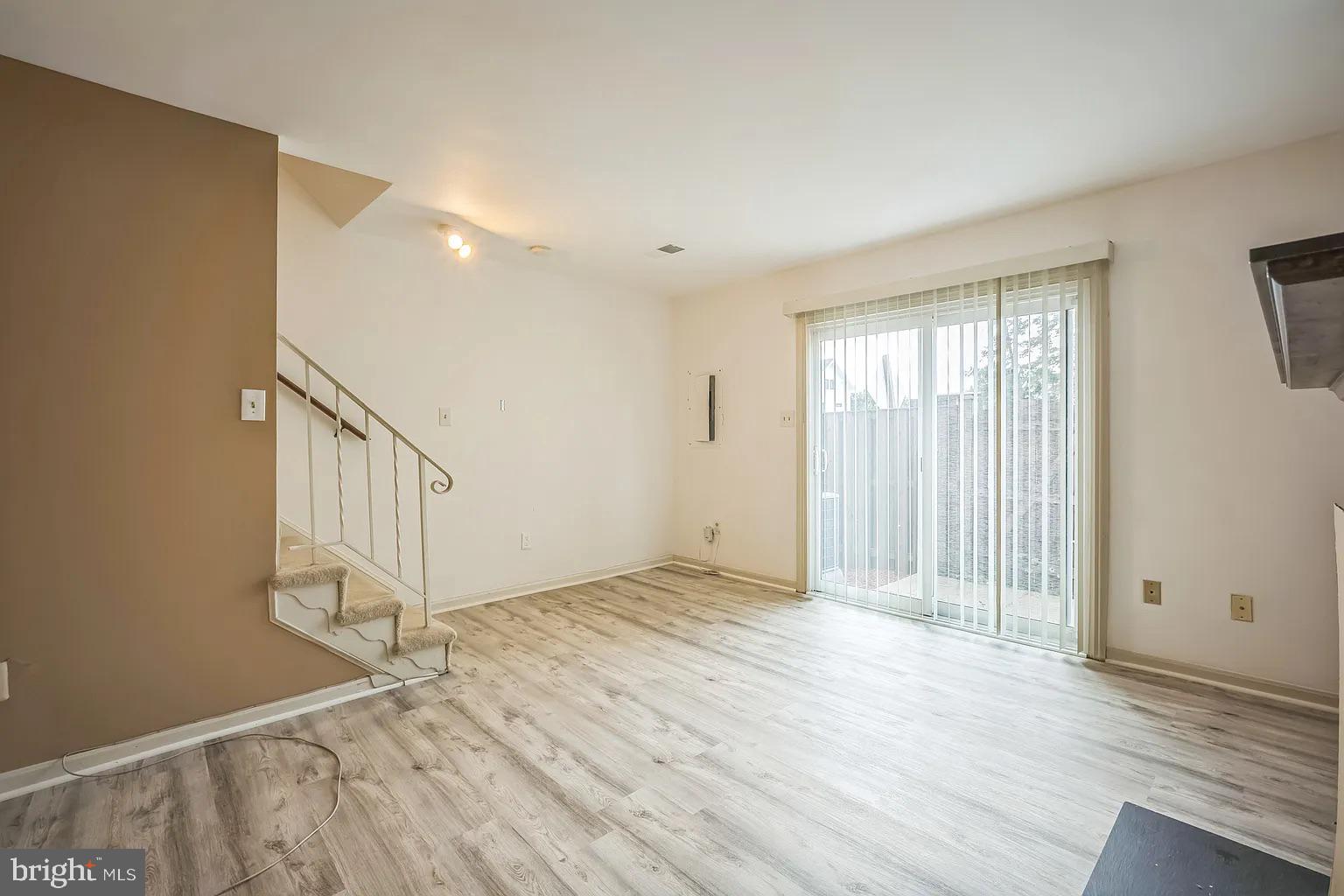 948 South Rolfe Street Arlington, VA 22204 - Photo 2 of 14