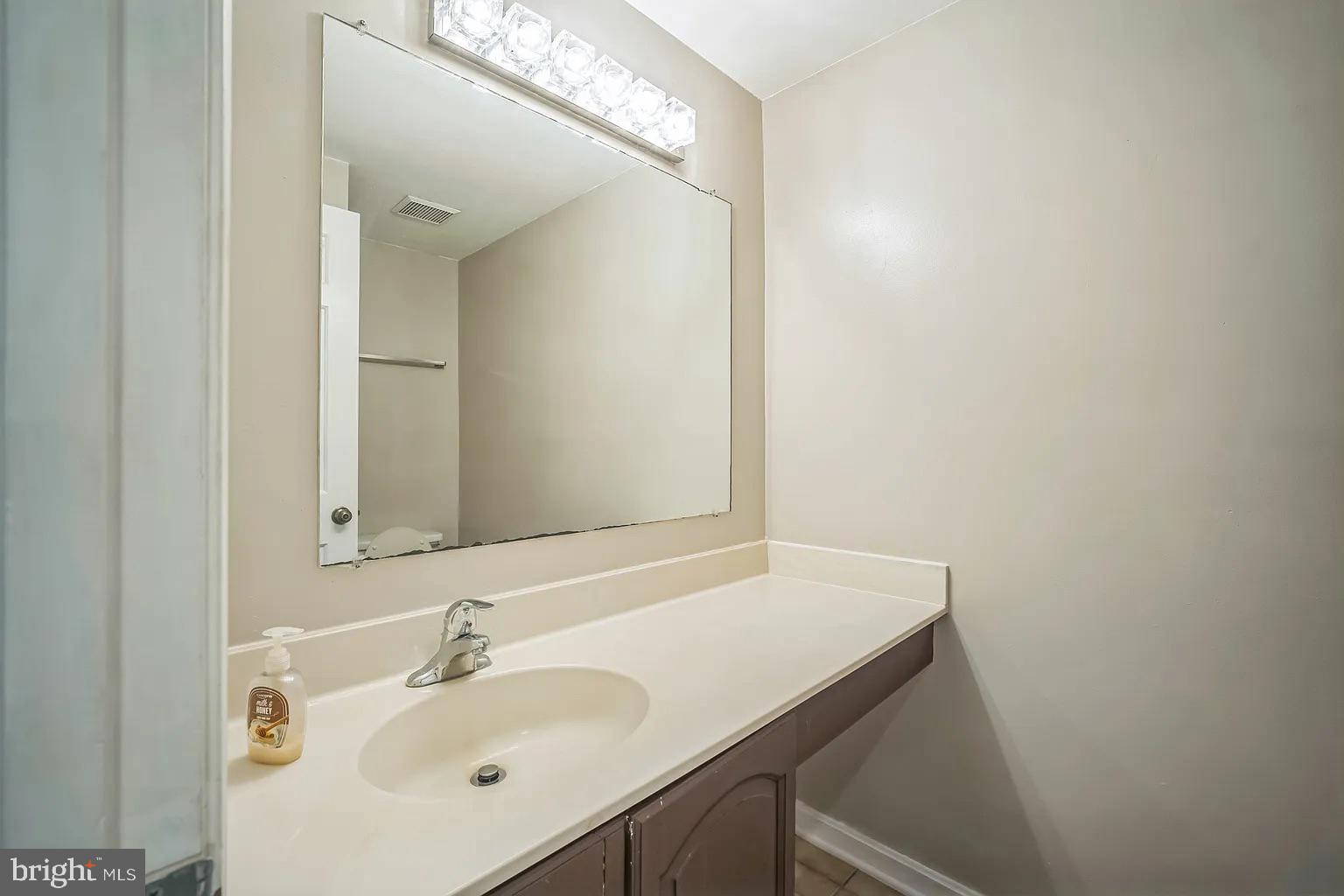 948 South Rolfe Street Arlington, VA 22204 - Photo 8 of 14