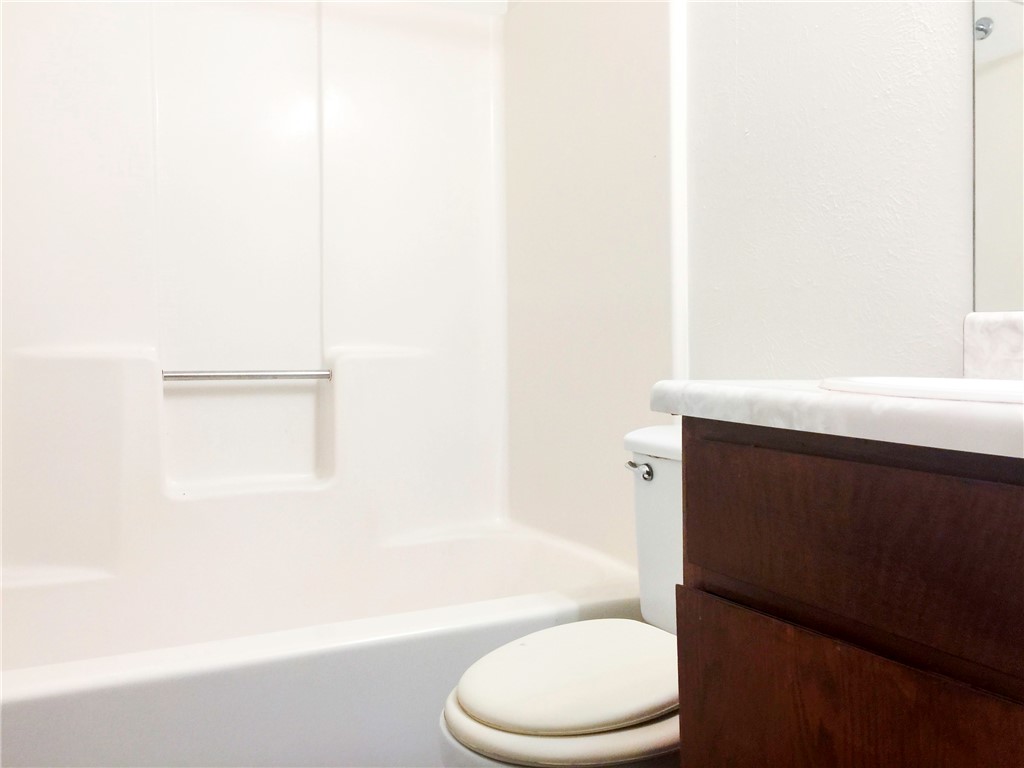 2014 Alex Avenue, Unit B Austin, TX 78728 - Photo 11 of 18 Primary Bathroom