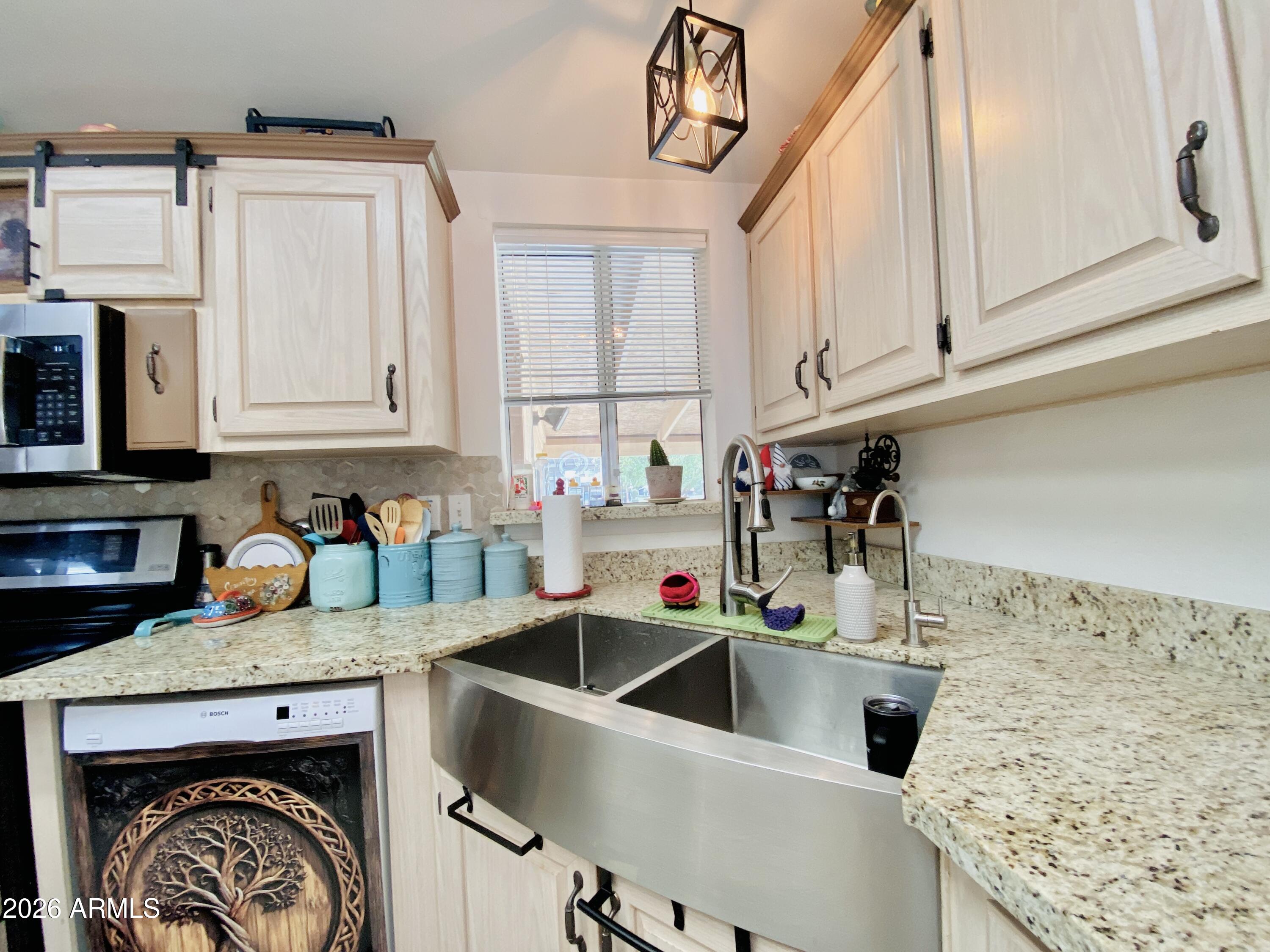 3901 East Pinnacle Peak Road, Unit 384 Phoenix, AZ 85050 - Photo 21 of 51 8 kitchen 4