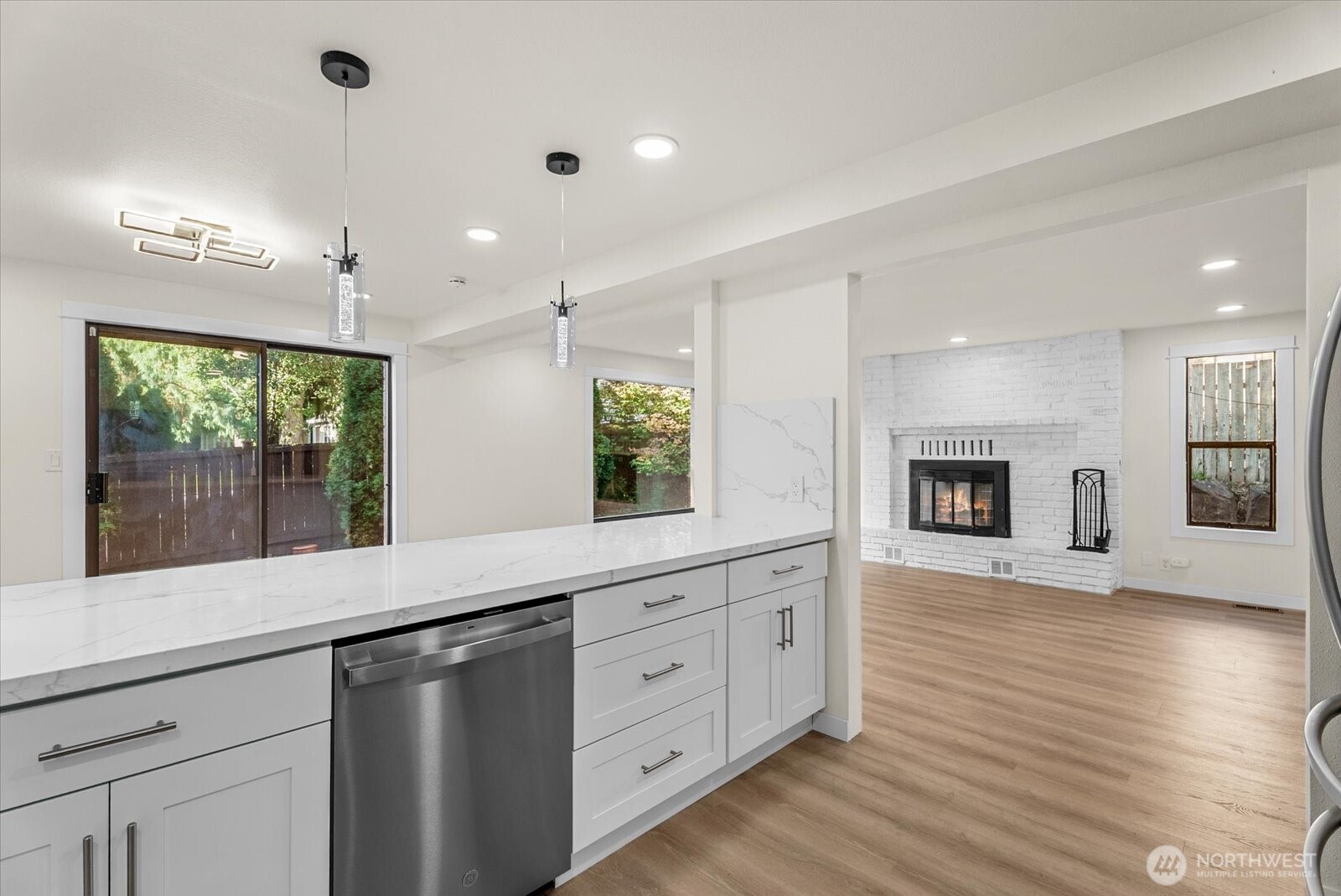 8543 Avondale Road Northeast Redmond, WA 98052 - Photo 14 of 40 Gallery Image 14