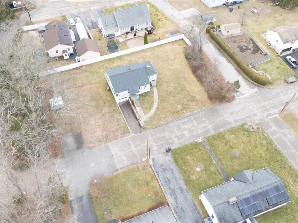 39 Walton Street Westerly, RI 02891 - Photo 3 of 34