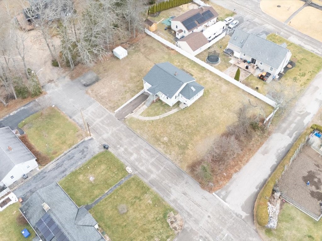 39 Walton Street Westerly, RI 02891 - Photo 4 of 34
