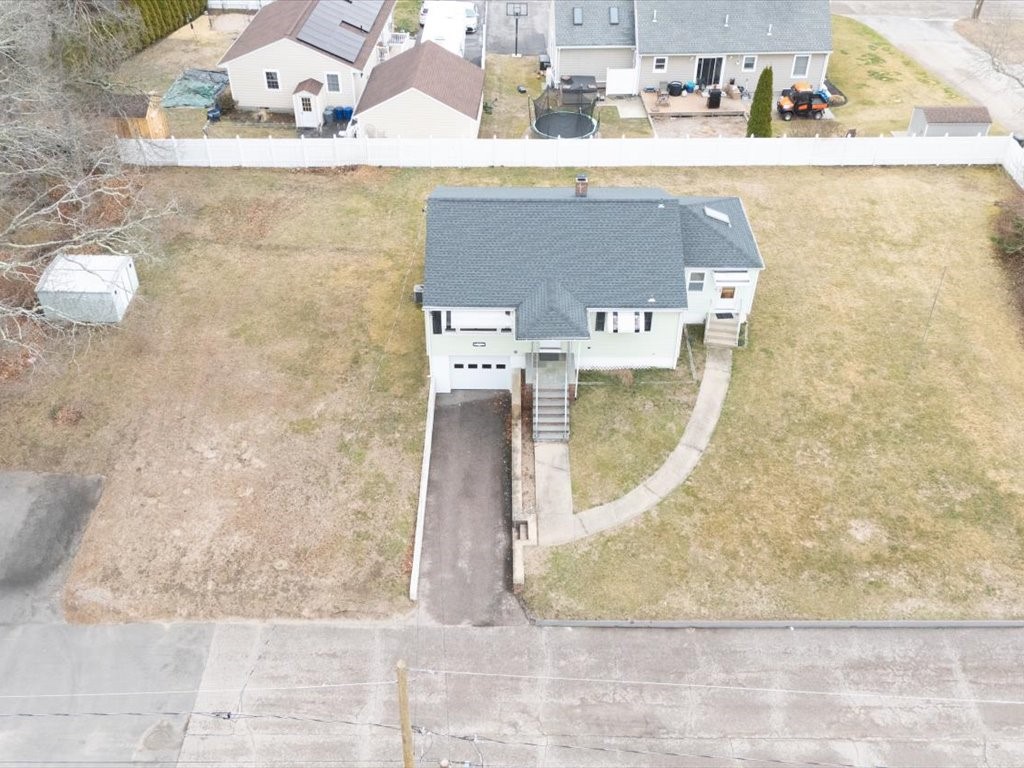39 Walton Street Westerly, RI 02891 - Photo 5 of 34