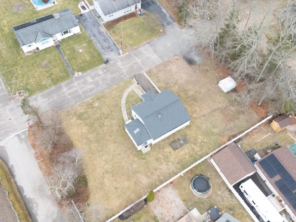39 Walton Street Westerly, RI 02891 - Photo 6 of 34