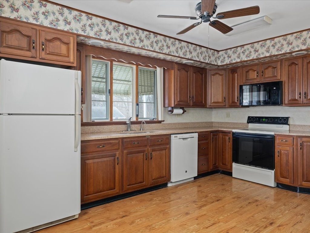 39 Walton Street Westerly, RI 02891 - Photo 7 of 34