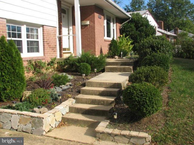 5209 Dalton Road Springfield, VA 22151 - Photo 2 of 30 Exterior (Front)