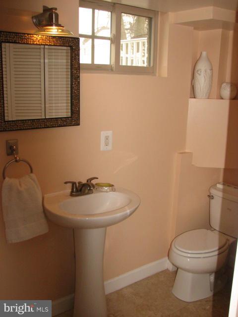 5209 Dalton Road Springfield, VA 22151 - Photo 16 of 30 Bath