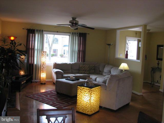5209 Dalton Road Springfield, VA 22151 - Photo 3 of 30 Living Room