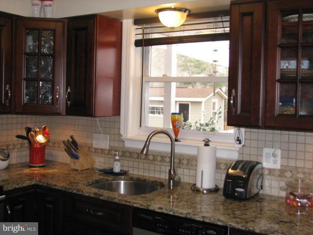 5209 Dalton Road Springfield, VA 22151 - Photo 8 of 30 Kitchen