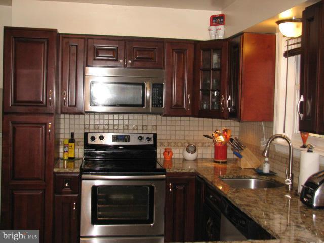 5209 Dalton Road Springfield, VA 22151 - Photo 9 of 30 Kitchen