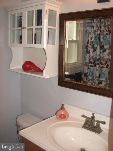 5209 Dalton Road Springfield, VA 22151 - Photo 10 of 30 Bath