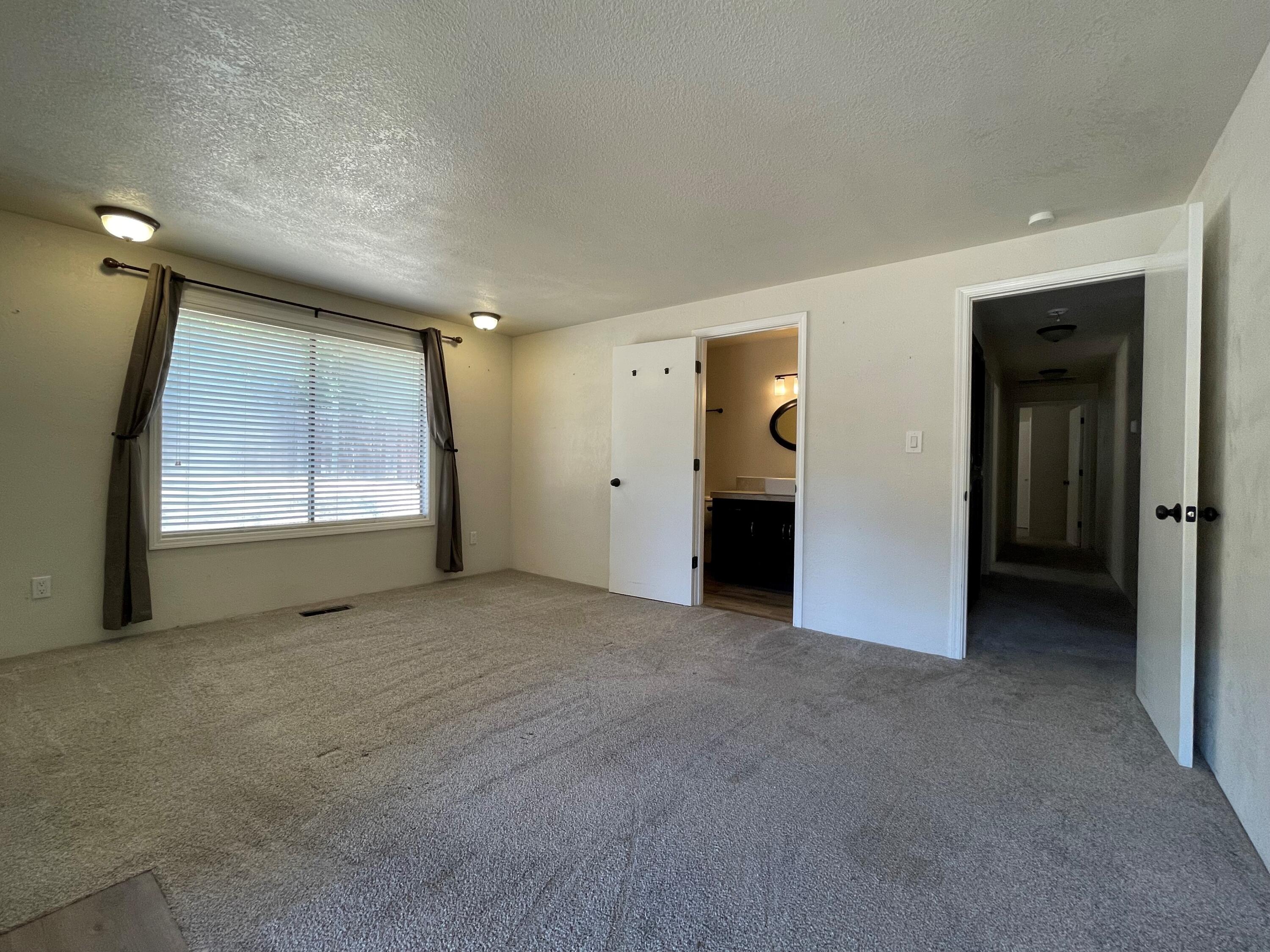 713 Pierce Road Medford, OR 97504 - Photo 19 of 25 living room 7