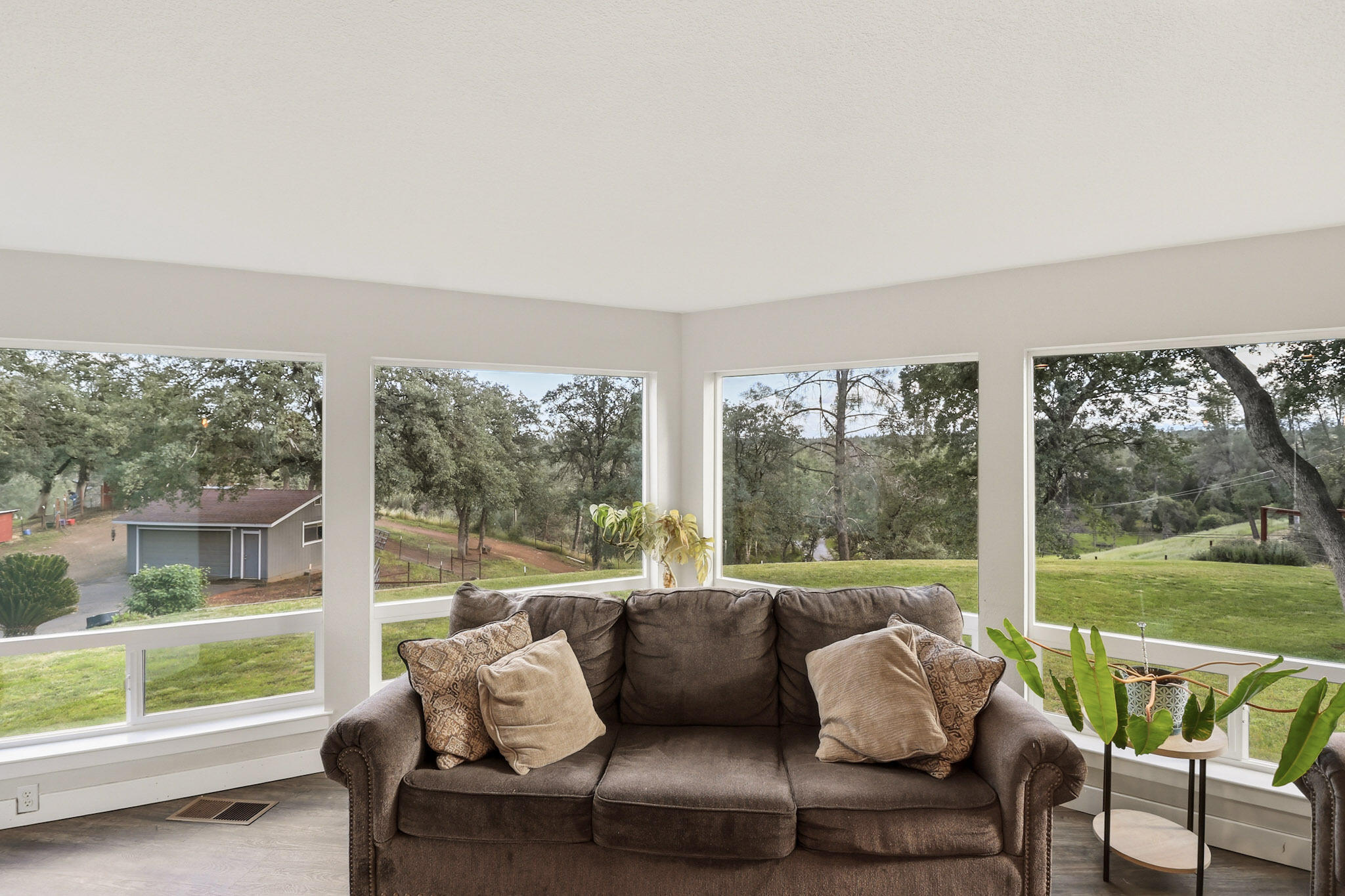 7300 Placer Road Redding, CA 96001 - Photo 5 of 54 Amazing Views Family room