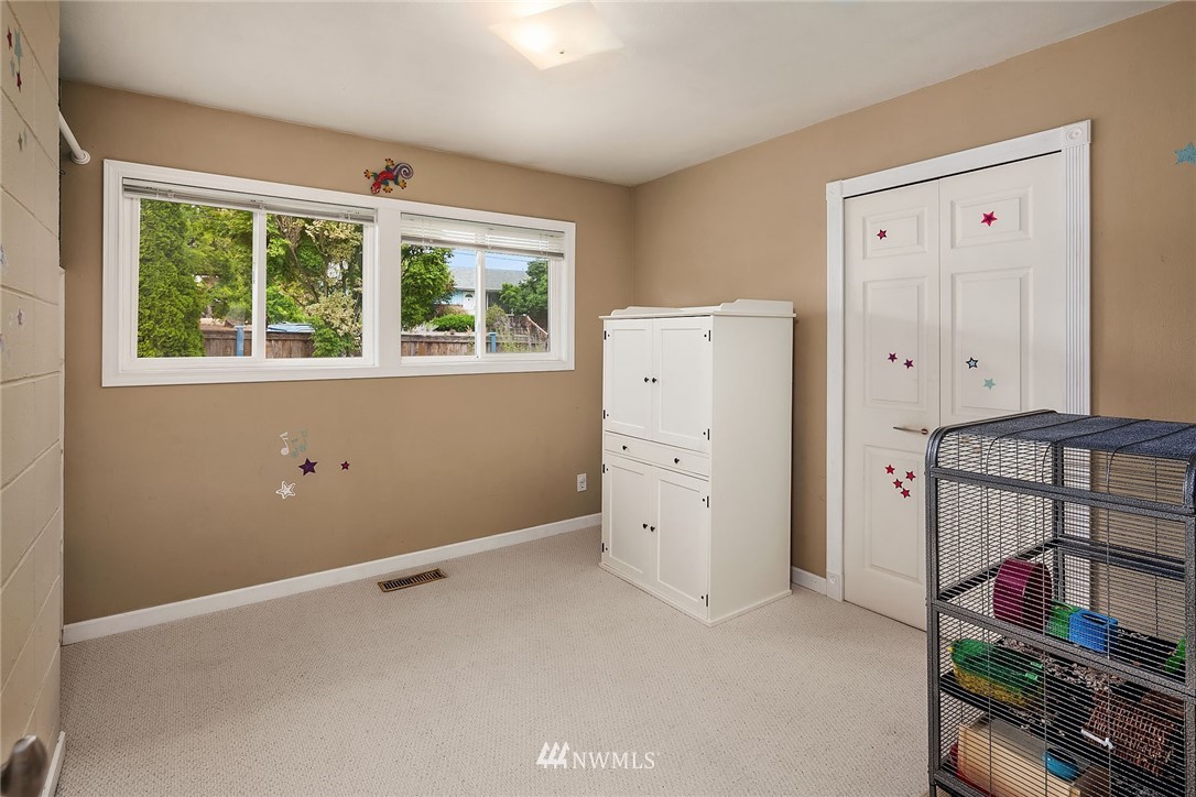 913 Olympia Avenue Northeast Renton, WA 98056 - Photo 12 of 17