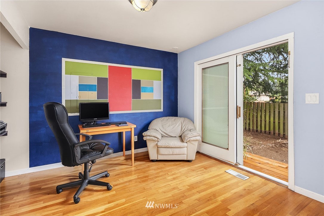 913 Olympia Avenue Northeast Renton, WA 98056 - Photo 16 of 17