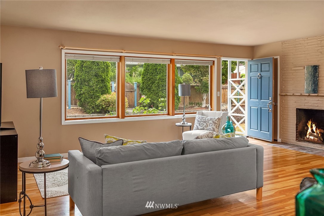 913 Olympia Avenue Northeast Renton, WA 98056 - Photo 4 of 17