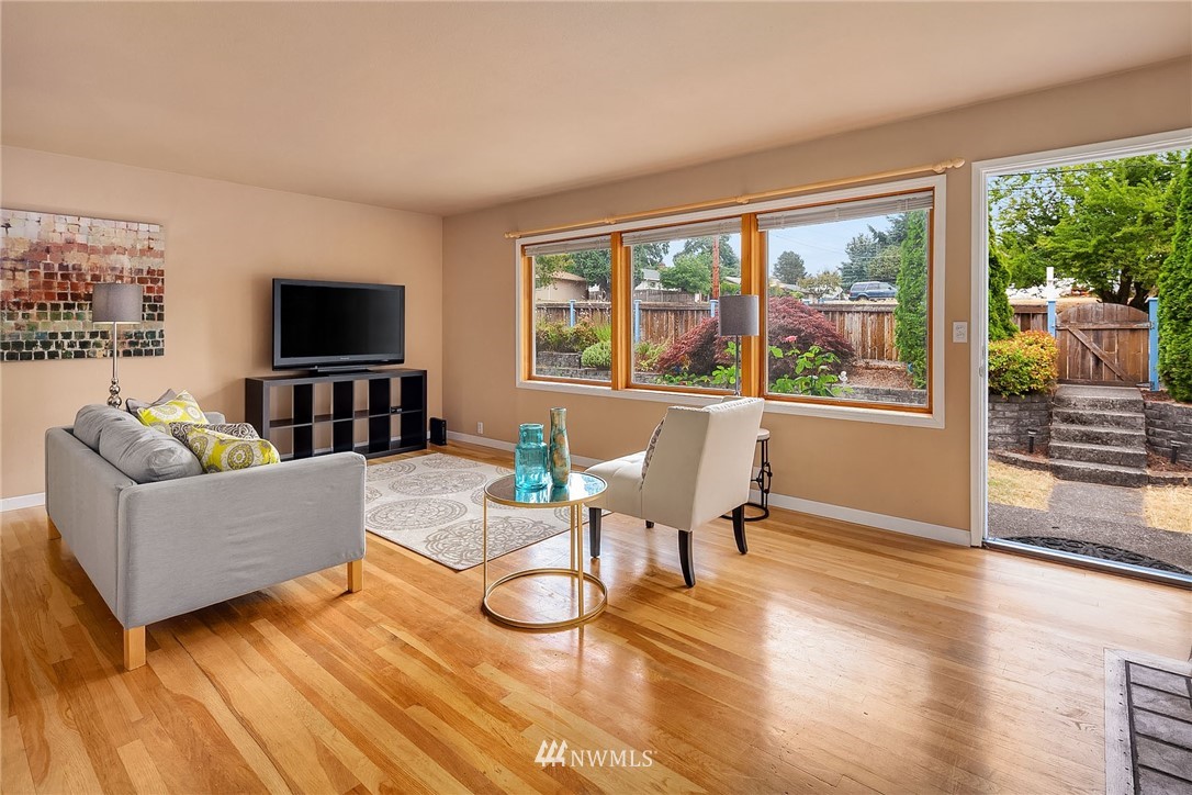 913 Olympia Avenue Northeast Renton, WA 98056 - Photo 5 of 17